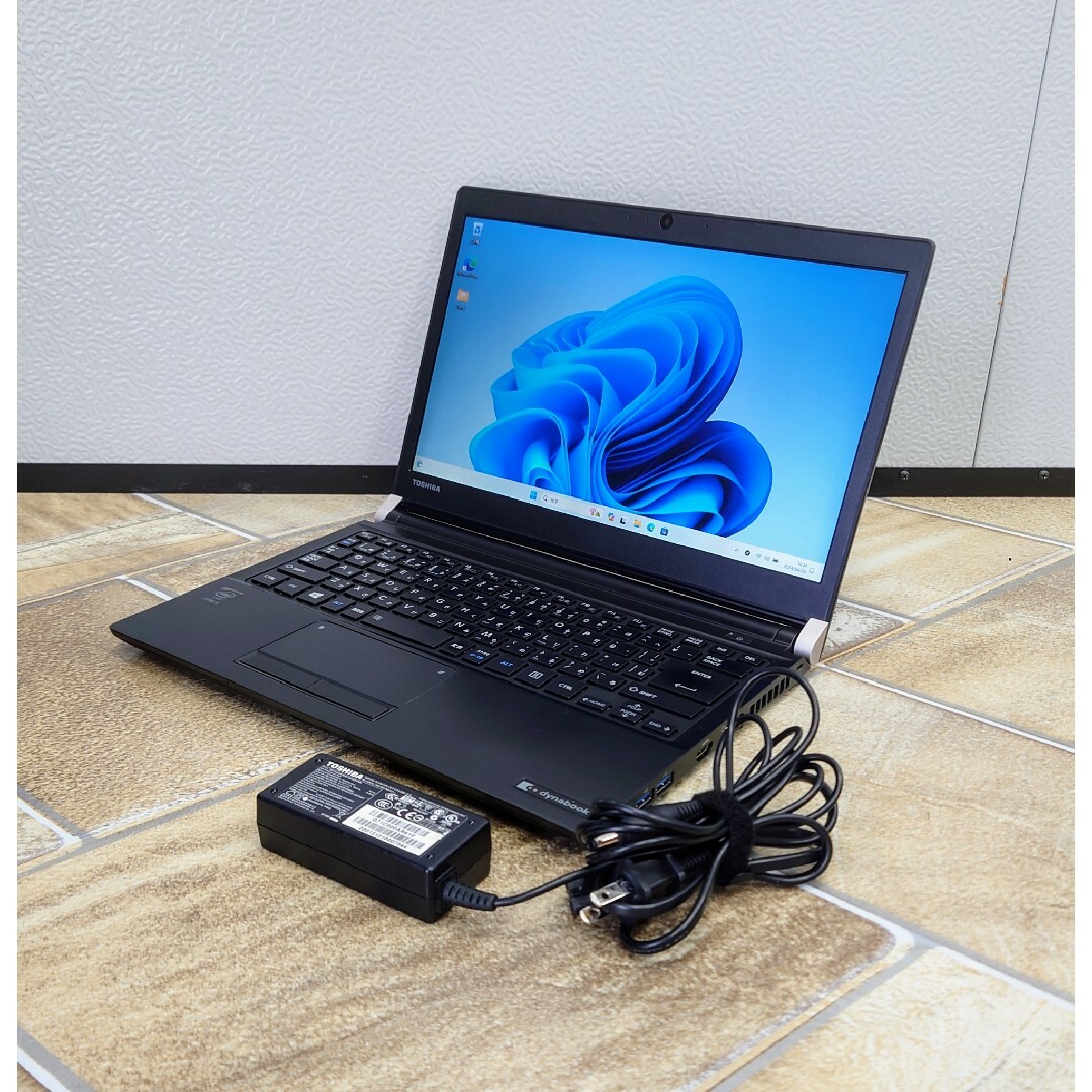 東芝(トウシバ)のR73/W Win11 i5-5300U メモリ 8GB SSD 240GB スマホ/家電/カメラのPC/タブレット(ノートPC)の商品写真