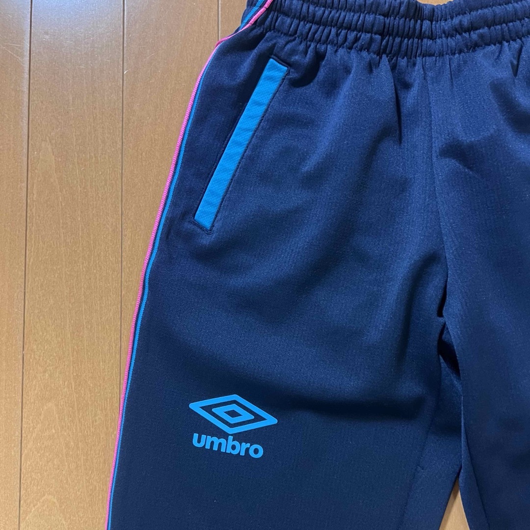 UMBRO(アンブロ)のUMBRO　ジャージ　ズボン　150cm スポーツ/アウトドアのスポーツ/アウトドア その他(その他)の商品写真