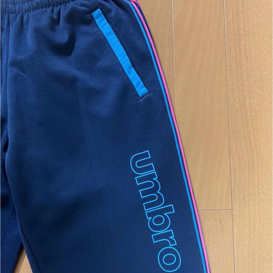 UMBRO(アンブロ)のUMBRO　ジャージ　ズボン　150cm スポーツ/アウトドアのスポーツ/アウトドア その他(その他)の商品写真