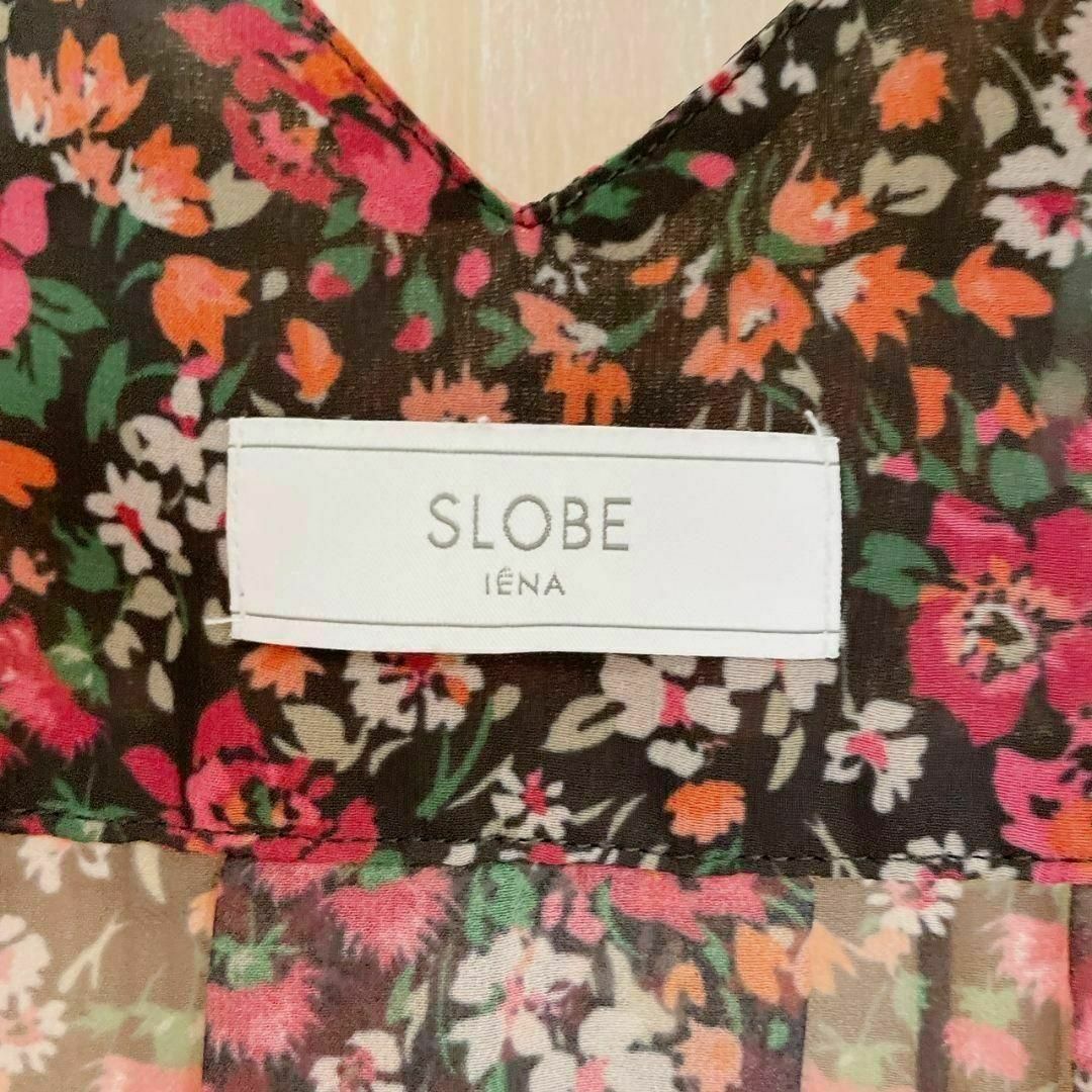 SLOBE IENA(スローブイエナ)のSLOBE IENA　スローブイエナ　ノースリーブブラウス　シャツ　花柄 レディースのトップス(シャツ/ブラウス(半袖/袖なし))の商品写真