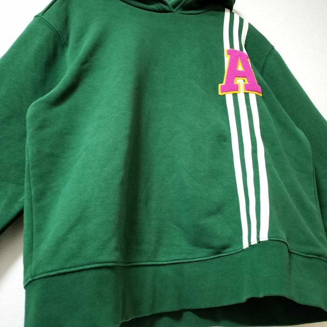 Originals（adidas）(オリジナルス)のアディダス 緑 ロゴパッチ クロップド パーカー スリーストライプス 女性XL レディースのトップス(パーカー)の商品写真