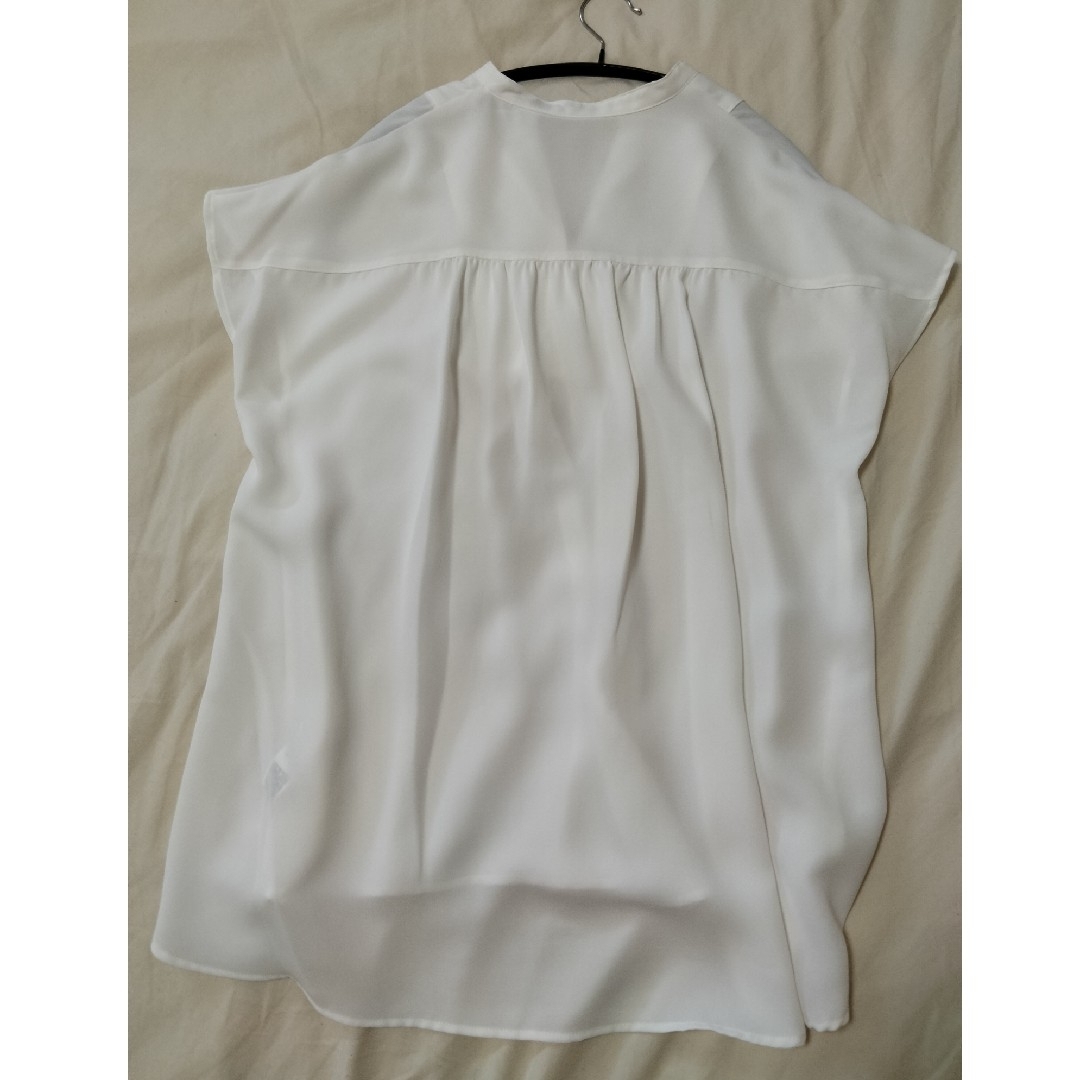 GU(ジーユー)のGU ブラウス　シャツ　フレンチスリーブブラウス レディースのトップス(シャツ/ブラウス(半袖/袖なし))の商品写真