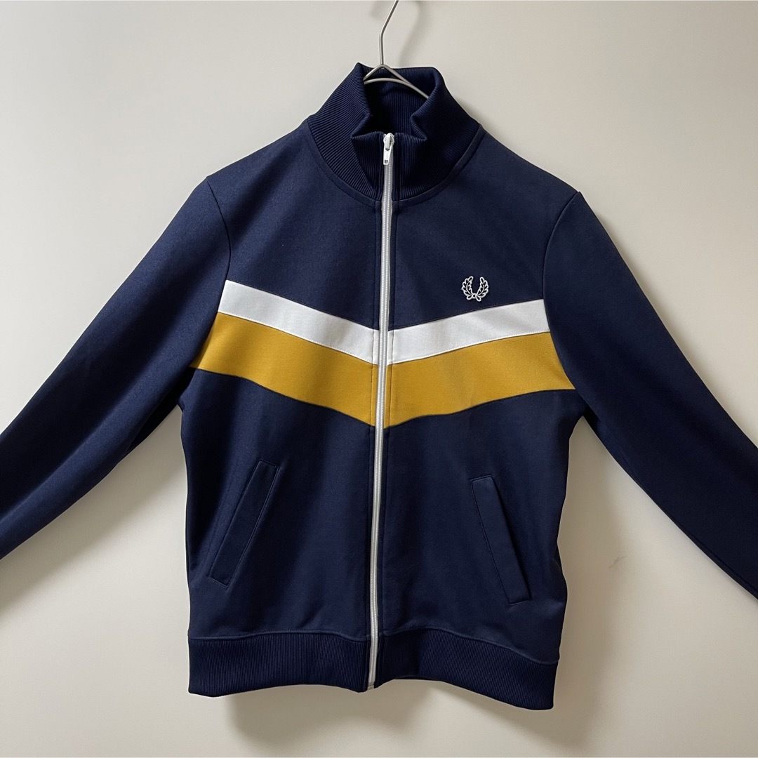 FRED PERRY - 極美品】フレッドペリー刺繍トラックジャケット FRED PERRY - 極美品】フレッドペリー刺繍トラックジャケット