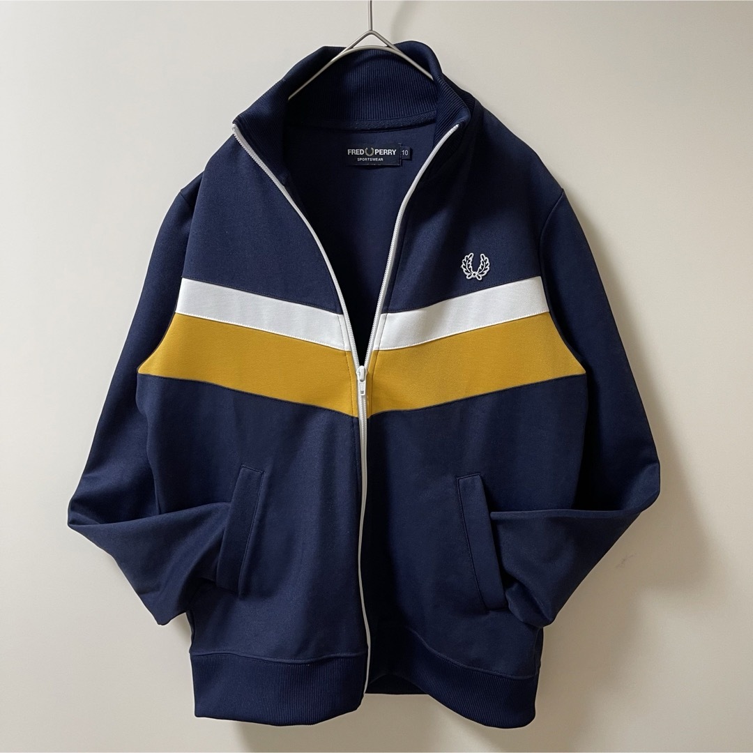 FRED PERRY - 極美品】フレッドペリー刺繍トラックジャケット FRED PERRY - 極美品】フレッドペリー刺繍トラックジャケット