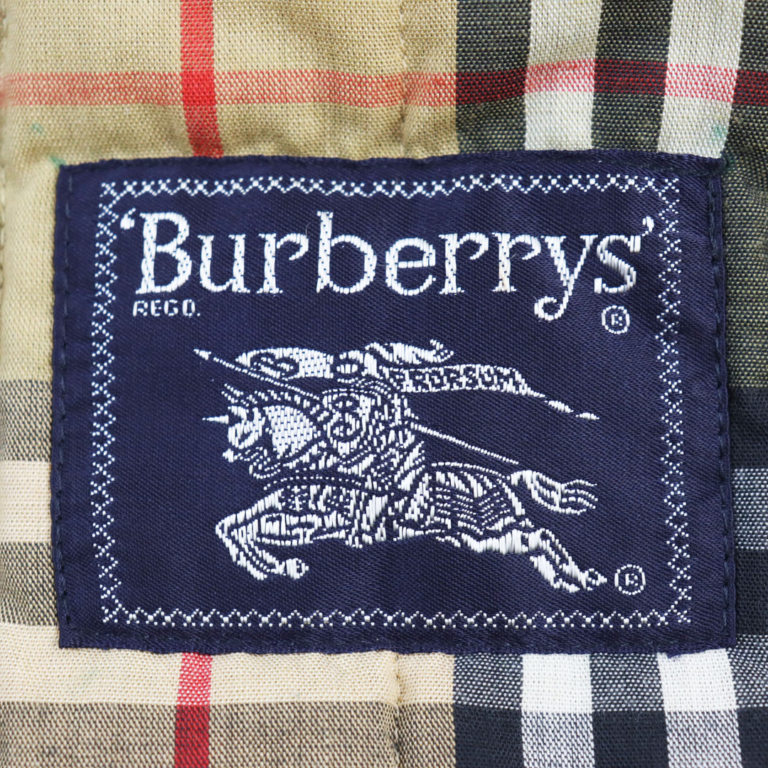 BURBERRY(バーバリー)の良品○Burberrys バーバリー ヴィンテージ コットン100% 希少 ロゴレザーワッペン 裏地ノバチェック柄 チンストラップ オイルドジャケット/ブルゾン カーキグリーン メンズLサイズ相当 イングランド製 メンズ メンズのジャケット/アウター(ブルゾン)の商品写真