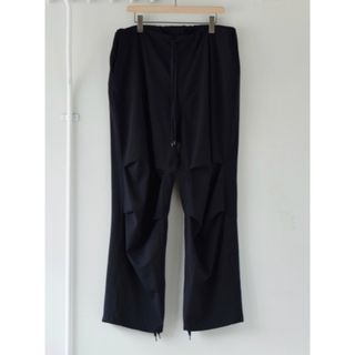 コモリ(COMOLI)のCOMOLI] コモリ ウール ニータックパンツ 24ss ネイビー　サイズ2(ブルゾン)