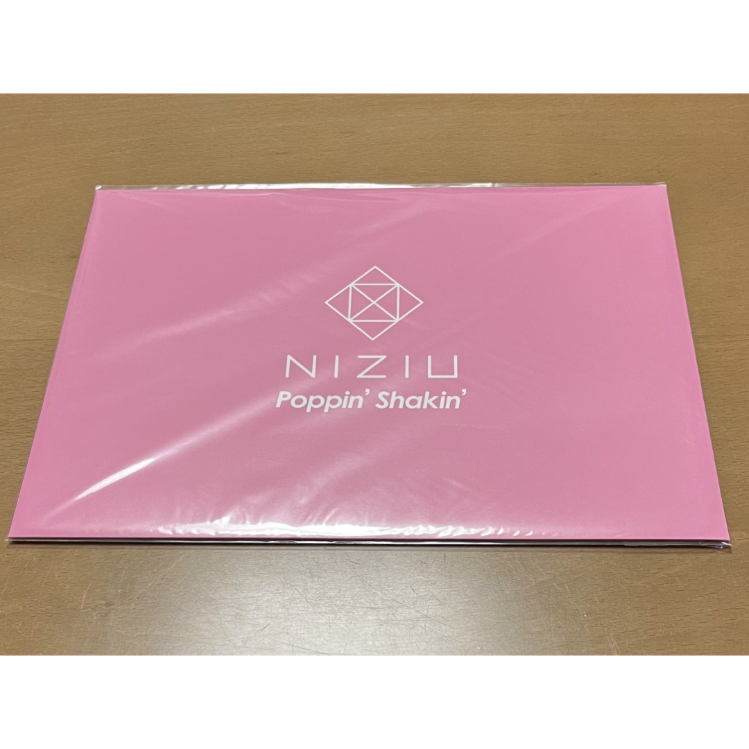 NiziU(ニジュー)の未開封 NiziU Take a picture ミニポスターセット エンタメ/ホビーのタレントグッズ(アイドルグッズ)の商品写真