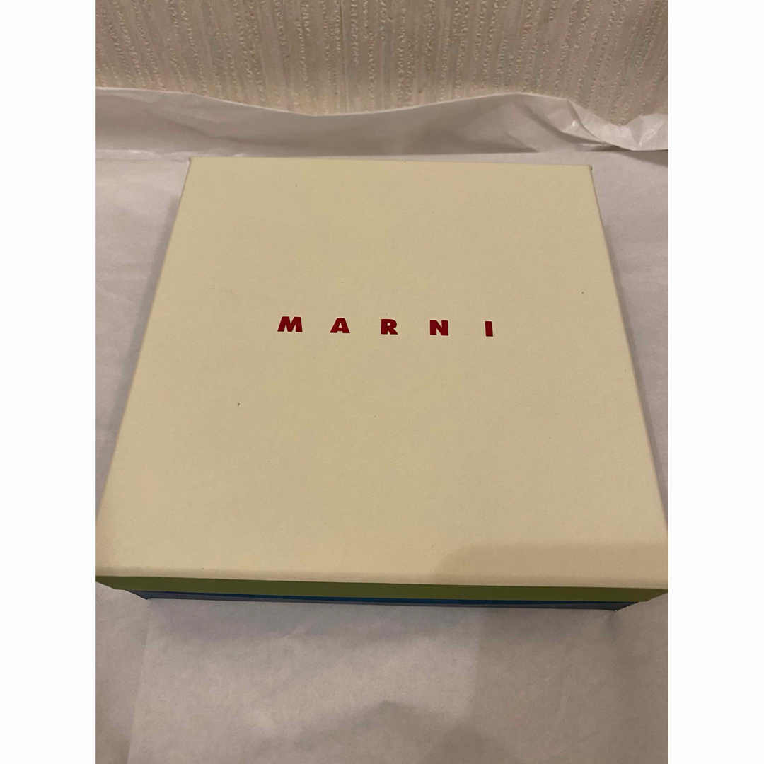 Marni(マルニ)のマルニ MARNI  二つ折り財布 バイフォールドウォレット　レッド　ホワイト　 レディースのファッション小物(財布)の商品写真