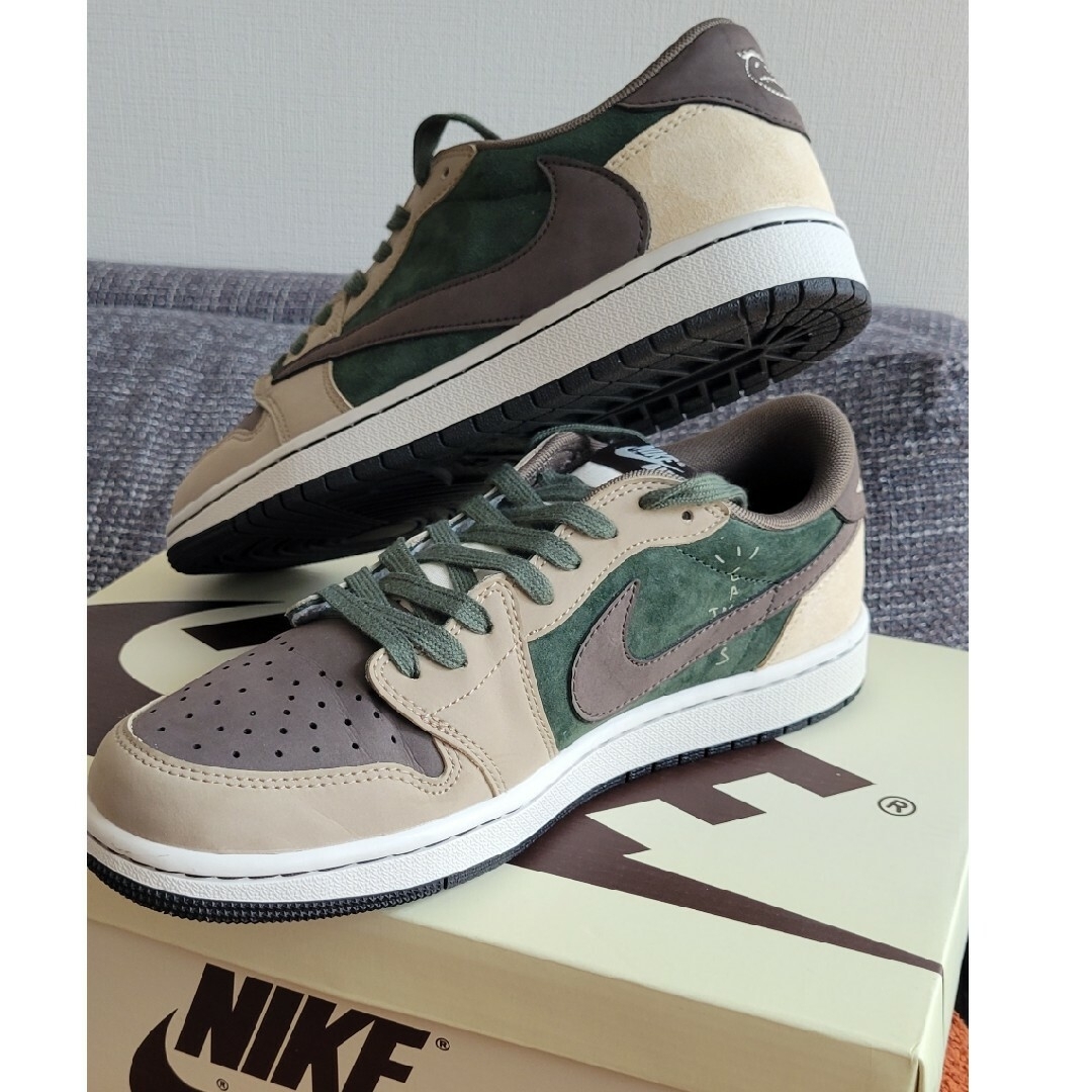 NIKE(ナイキ)の【早い者勝ちです】Travis Scott x Air Jordan 1 Low メンズの靴/シューズ(スニーカー)の商品写真