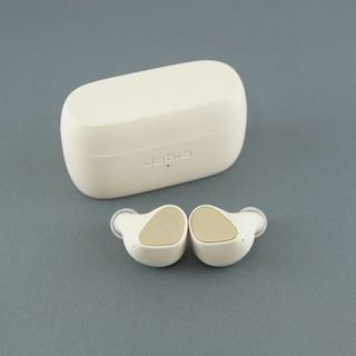 Jabra Elite3 完全ワイヤレスイヤホン USED美品 HearThrough機能 防水 IP55 マイク ジャブラ 軽量 ホワイト 完動品 V0443(ヘッドフォン/イヤフォン)