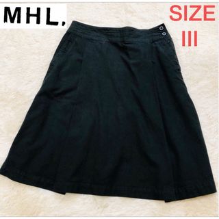 エムエイチエル(MHL.)のマーガレットハウエル　MHL. スカート　無地　フレア　ひざ丈　バックベルト(ひざ丈スカート)