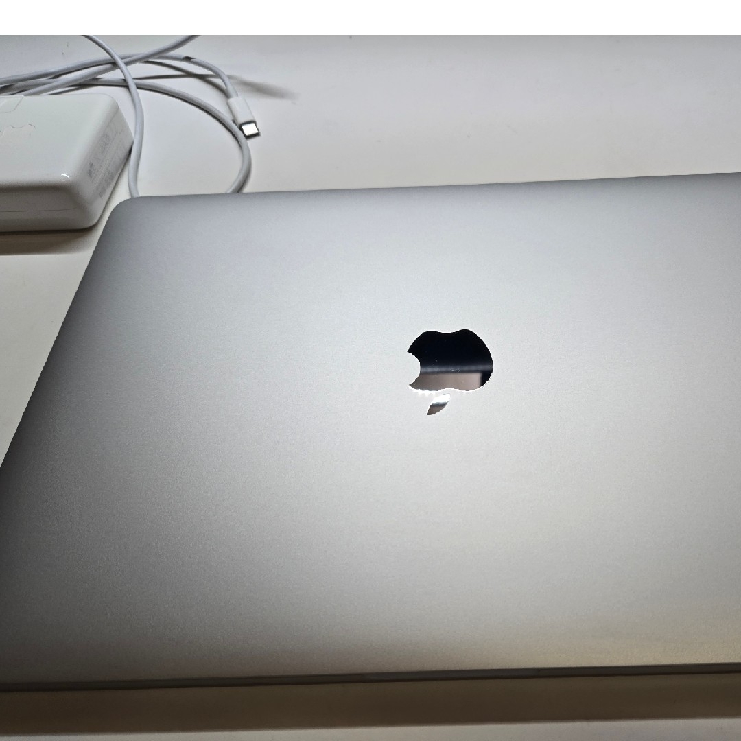 Apple(アップル)のwhiteeeki様専用 スマホ/家電/カメラのPC/タブレット(ノートPC)の商品写真