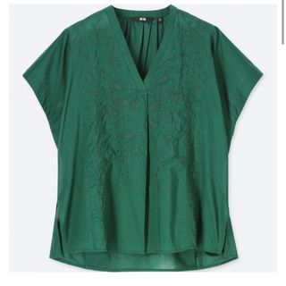 ユニクロ(UNIQLO)のユニクロ　コットンエンブロイダリーブラウス（半袖）緑(Tシャツ/カットソー(半袖/袖なし))