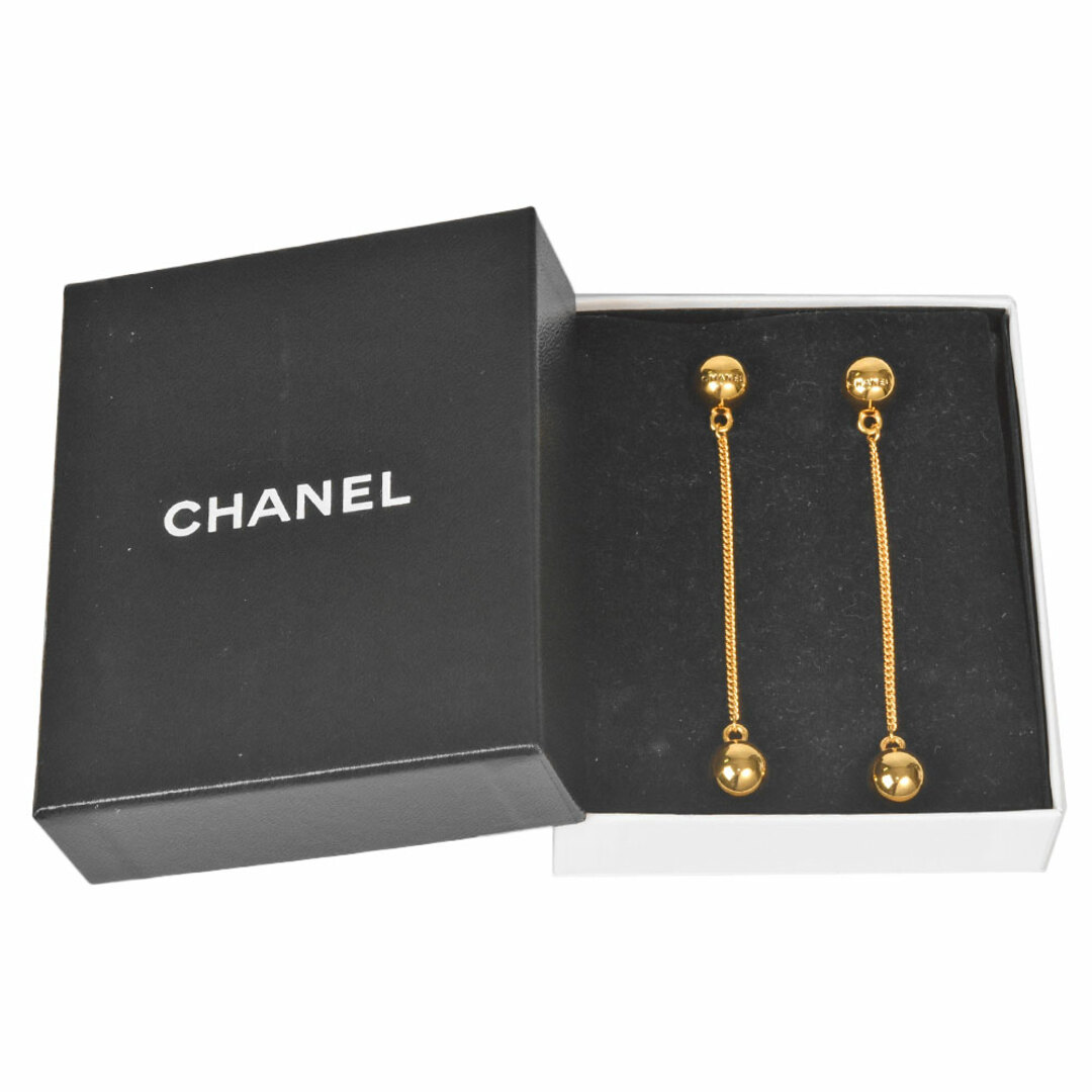 CHANEL(シャネル)のシャネル CHANEL ロゴ ボール ピアス メタル ゴールド スイング チェーン レディース【中古】 レディースのアクセサリー(ピアス)の商品写真