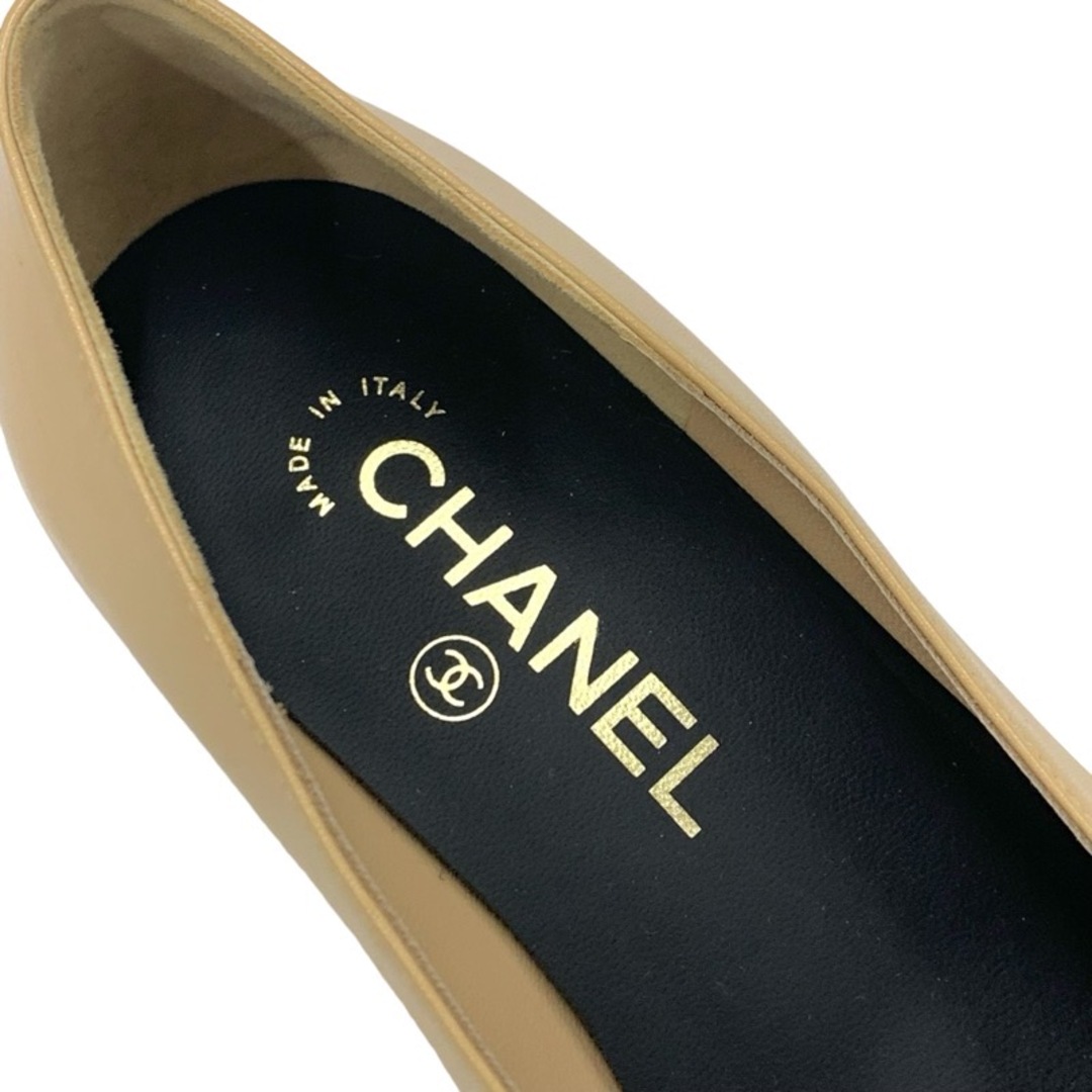 CHANEL(シャネル)のシャネル CHANEL パンプス 靴 シューズ レザー ベージュ ブラック パール ココマーク レディースの靴/シューズ(ハイヒール/パンプス)の商品写真