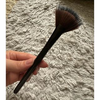 ローラメルシエ(laura mercier)のローラ メルシエ ファンパウダーブラシ(ブラシ・チップ)