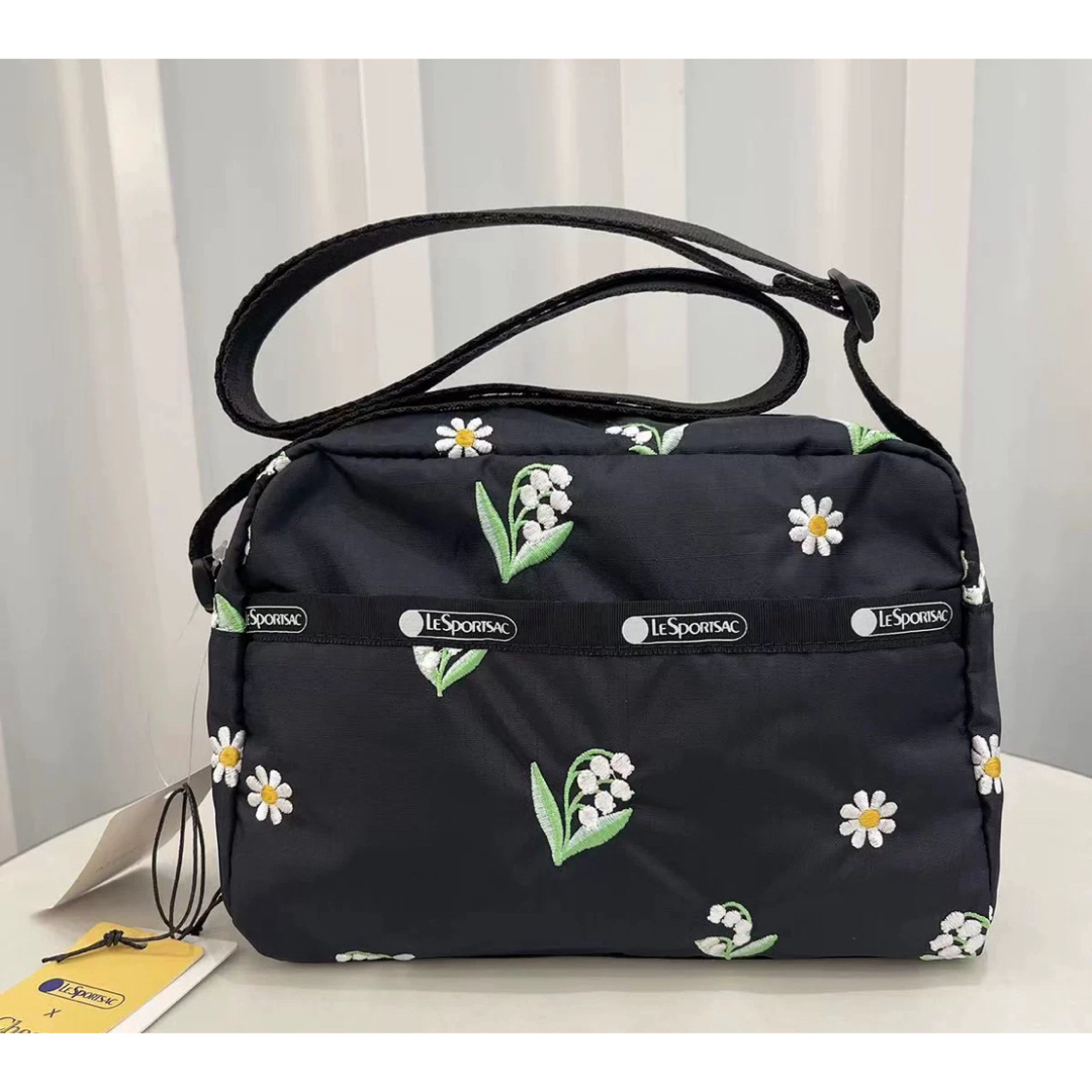 LeSportsac(レスポートサック)のレスポートサック　花柄　ショルダーバッグ　2434 レディースのバッグ(ショルダーバッグ)の商品写真