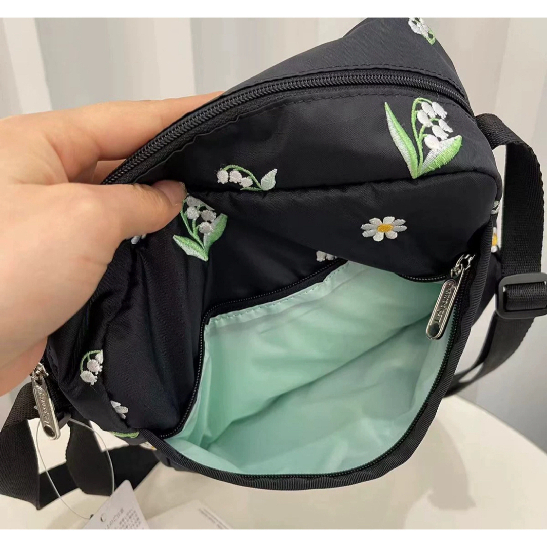 LeSportsac(レスポートサック)のレスポートサック　花柄　ショルダーバッグ　2434 レディースのバッグ(ショルダーバッグ)の商品写真