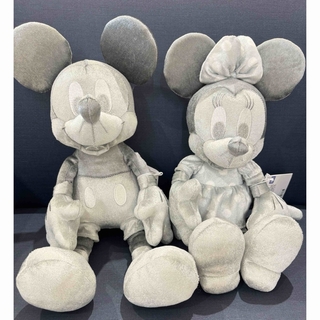 ディズニー(Disney)の新品タグ付き✨プラチナ　ミッキー&ミニー　ぬいぐるみ　2個セット　送料無料(キャラクターグッズ)