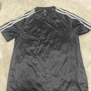 アディダス(adidas)のadidas Tシャツ(Tシャツ/カットソー(半袖/袖なし))