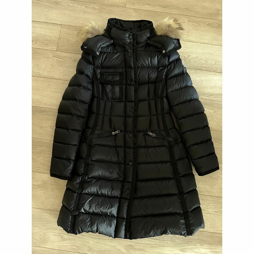 MONCLER(モンクレール)のモンクレール Moncler エルミファー HERMIFUR ブラック サイズ1 レディースのジャケット/アウター(ダウンコート)の商品写真