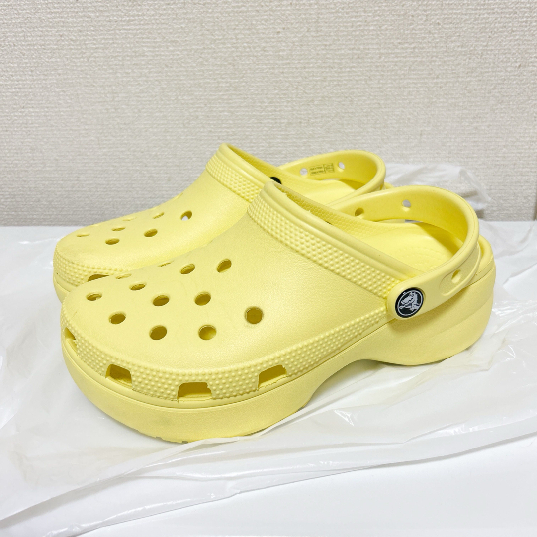 crocs(クロックス)のクロックス　クラッシュ クロッグ　イエロー　厚底 レディースの靴/シューズ(サンダル)の商品写真