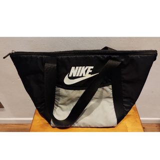 ナイキ(NIKE)のNIKE 保冷バッグ　中古品(収納/キッチン雑貨)