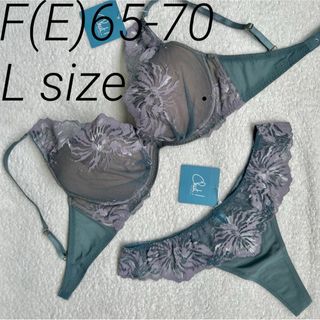 シュットインティメイツ(Chut! INTIMATES)のchut! グレーシュグリーン ブラM3 F65-70ビキニL未使用新品(ブラ&ショーツセット)