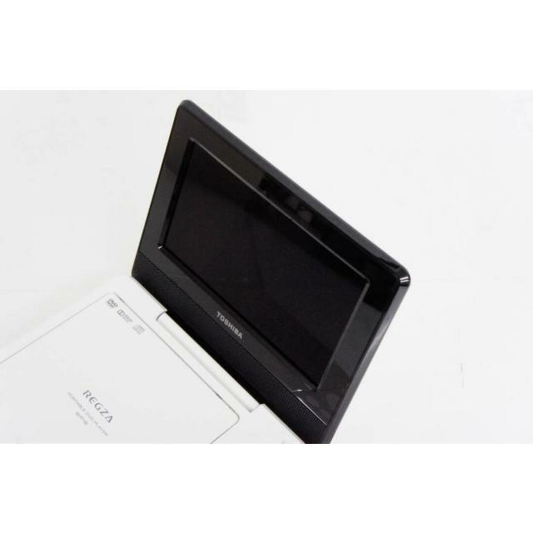 【中古】東芝TOSHIBA 7V型LEDワイド液晶 レグザポータブルプレーヤー SD-P710SW ポータブルDVDプレイヤー スマホ/家電/カメラのテレビ/映像機器(ブルーレイプレイヤー)の商品写真