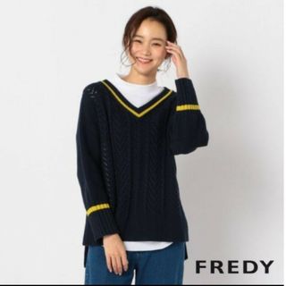 フレディ(fredy)の【送料無料レディース】フレディ　ケーブル×透かし柄Vネックプルオーバー　紺　F(ニット/セーター)