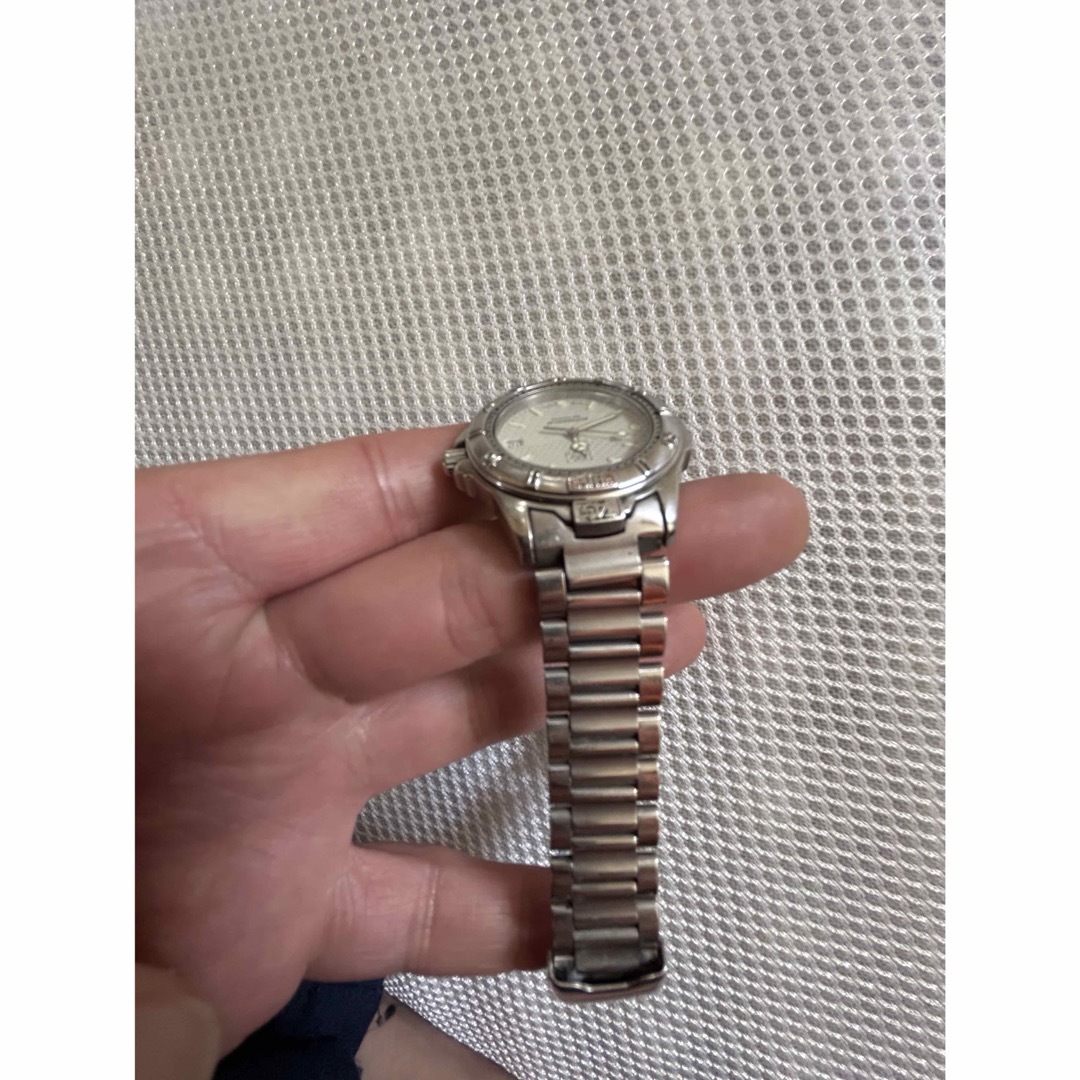 TAG Heuer(タグホイヤー)のタグホイヤー 4000シリーズ プロフェッショナル 白文字盤 デイト QZ  メンズの時計(腕時計(アナログ))の商品写真