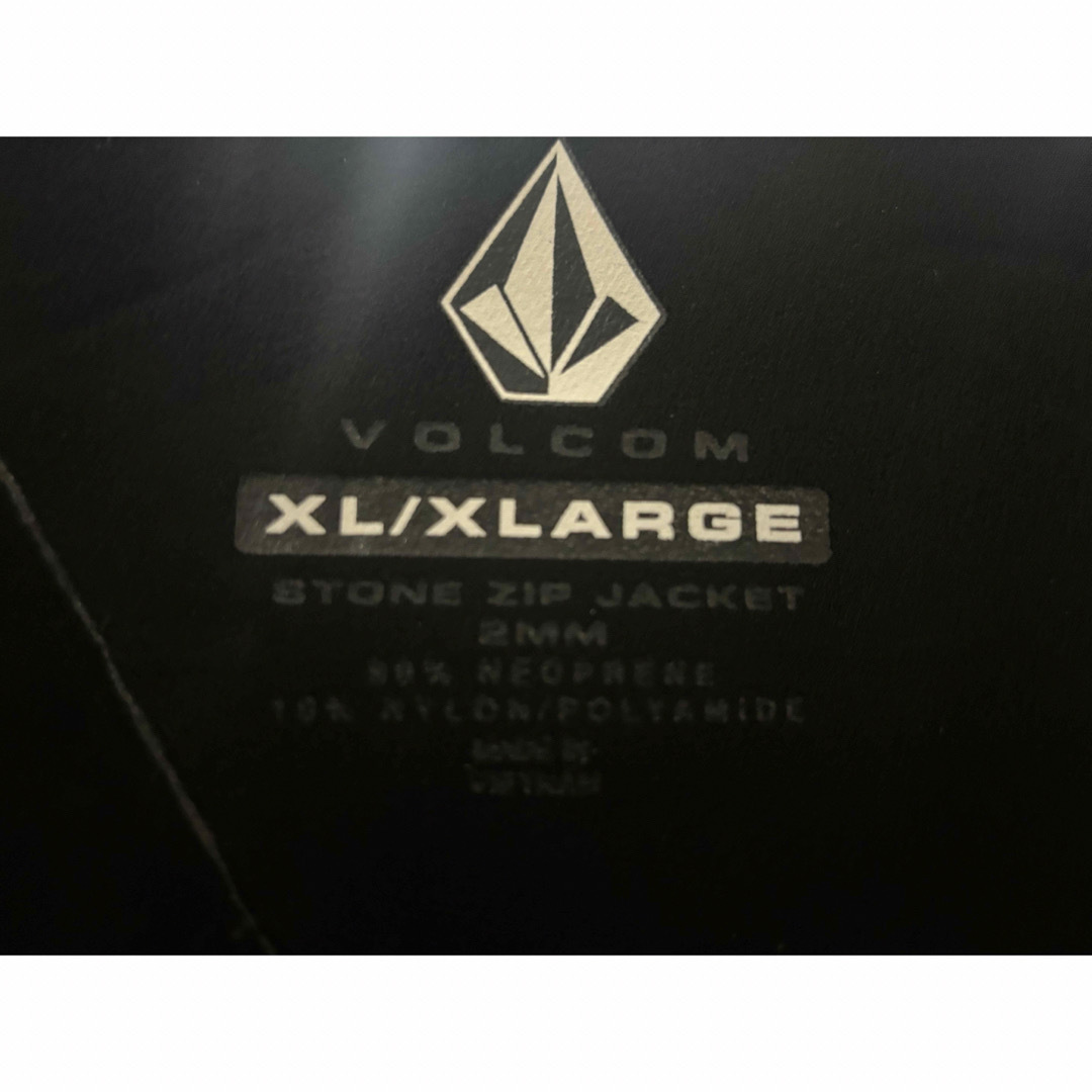 volcom(ボルコム)のvolcom ボルコム  フロントジッパー　タッパー　XL 2mm スポーツ/アウトドアのスポーツ/アウトドア その他(サーフィン)の商品写真