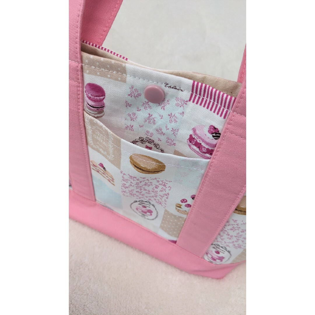☆ハンドメイド　ハンドバッグ　ミニトートバッグ　ポケット付　マカロン柄　ピンク☆ ハンドメイドのファッション小物(バッグ)の商品写真