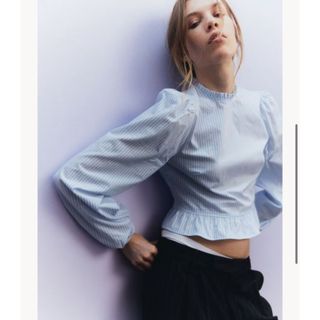 エイチアンドエム(H&M)のH&M パフスリーブ　ペプラムブラウス 白(シャツ/ブラウス(長袖/七分))