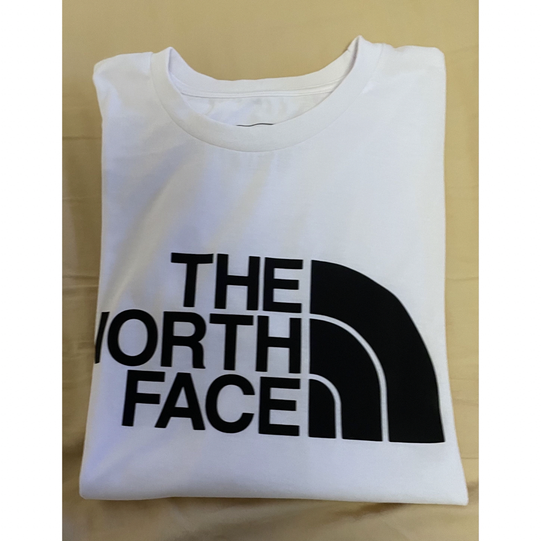 THE NORTH FACE(ザノースフェイス)の☆タイムセール！美品☆ THE NORTH FACE ビッグロゴTシャツ 白 レディースのトップス(Tシャツ(半袖/袖なし))の商品写真