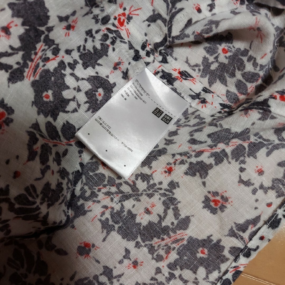 UNIQLO(ユニクロ)のユニクロ　リバティ　リネンUネック半袖シャツ レディースのトップス(シャツ/ブラウス(半袖/袖なし))の商品写真