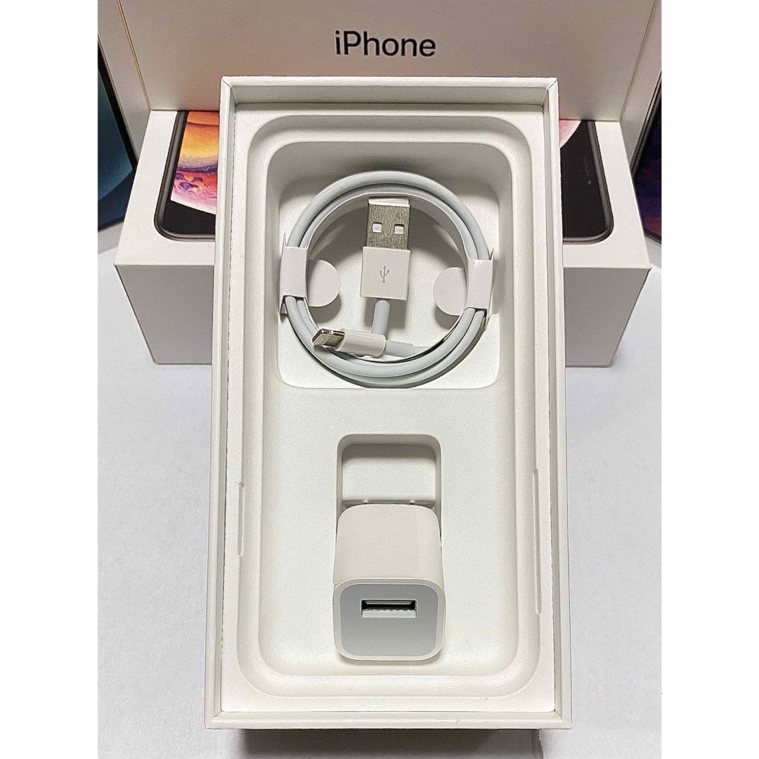 Apple(アップル)のIphone充電器セット　Apple純正ACアダプタとライトニングケーブル スマホ/家電/カメラのスマートフォン/携帯電話(バッテリー/充電器)の商品写真