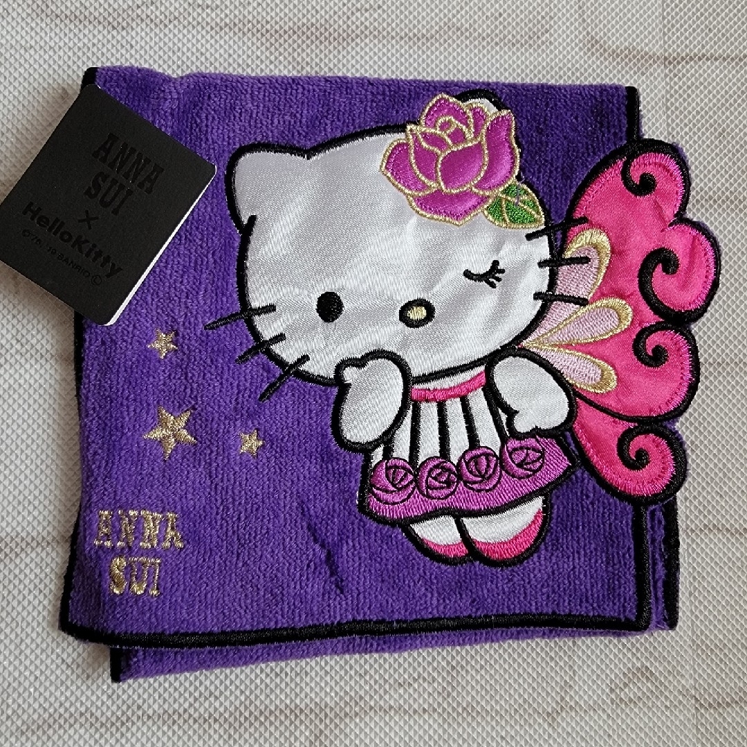 ANNA SUI(アナスイ)のANNASUI×HELLO KITTY ポケット付ハンカチ エンタメ/ホビーのおもちゃ/ぬいぐるみ(キャラクターグッズ)の商品写真