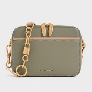 チャールズアンドキース(Charles and Keith)のチャールズアンドキース　ボディバッグ(ボディバッグ/ウエストポーチ)