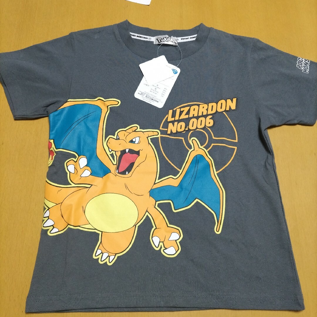 ポケモン(ポケモン)の新品ポケモンリザードン半袖Tシャツ130 キッズ/ベビー/マタニティのキッズ服男の子用(90cm~)(Tシャツ/カットソー)の商品写真