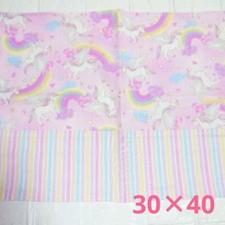 ハンドメイドランチョンマット☆ピンクユニコーン×カラフルストライプ☆30×40(外出用品)