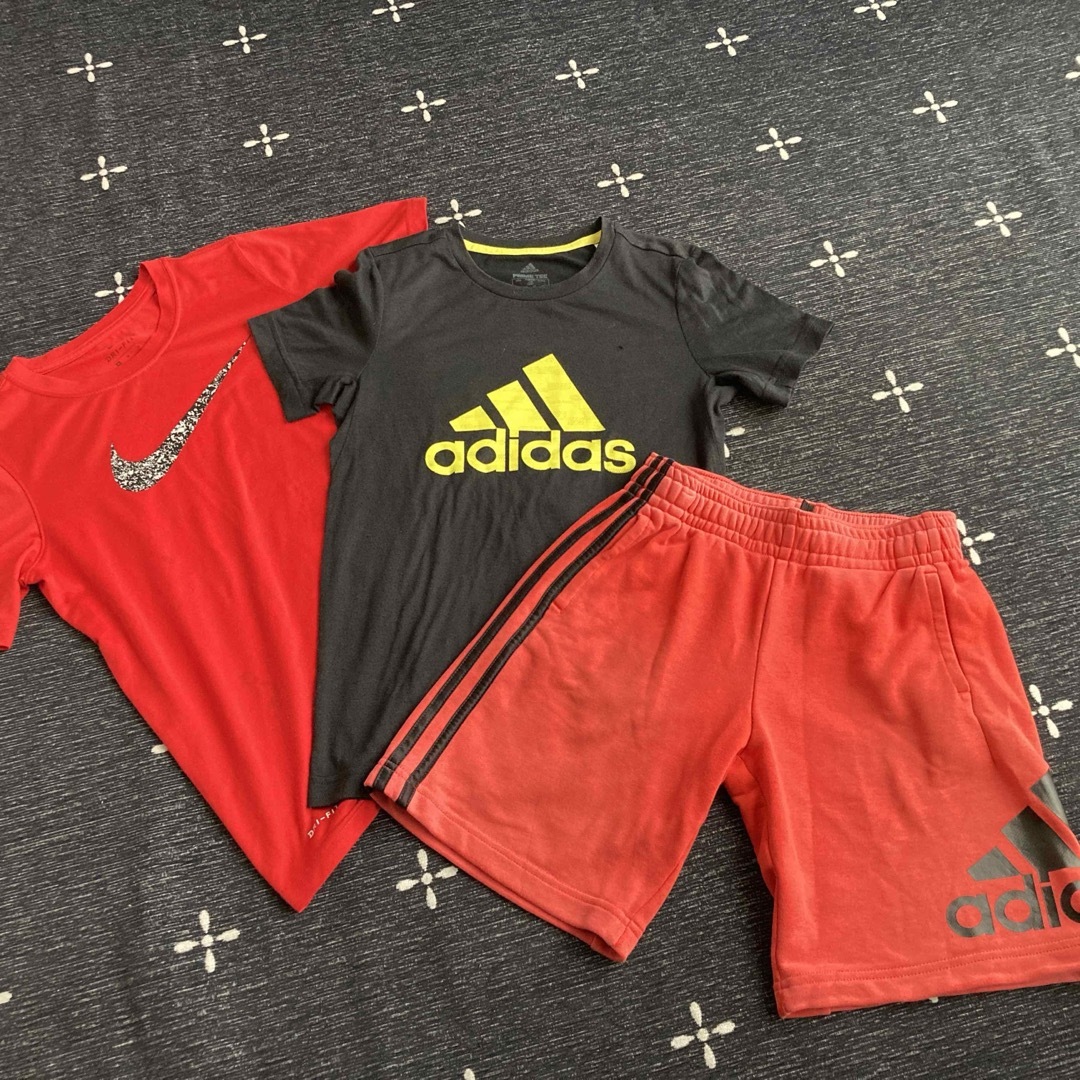 NIKE(ナイキ)のNIKE adidas ナイキ アディダス 130セット 男の子 難あり キッズ/ベビー/マタニティのキッズ服男の子用(90cm~)(Tシャツ/カットソー)の商品写真