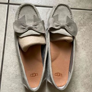 アグ(UGG)のアグ　UGG　W LILIANA リボン(スリッポン/モカシン)