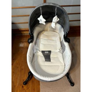 ベビービョルン(BABYBJORN)の新生児 バウンサー シートが360度回転／ カトージ  ベビーベッド(ベビーベッド)