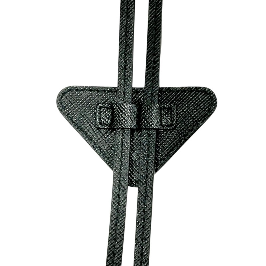 PRADA(プラダ)のプラダ PRADA ネクタイ ループタイ ボロタイ レザー ブラック シルバー トライアングル ロゴ メンズ メンズのファッション小物(ネクタイ)の商品写真