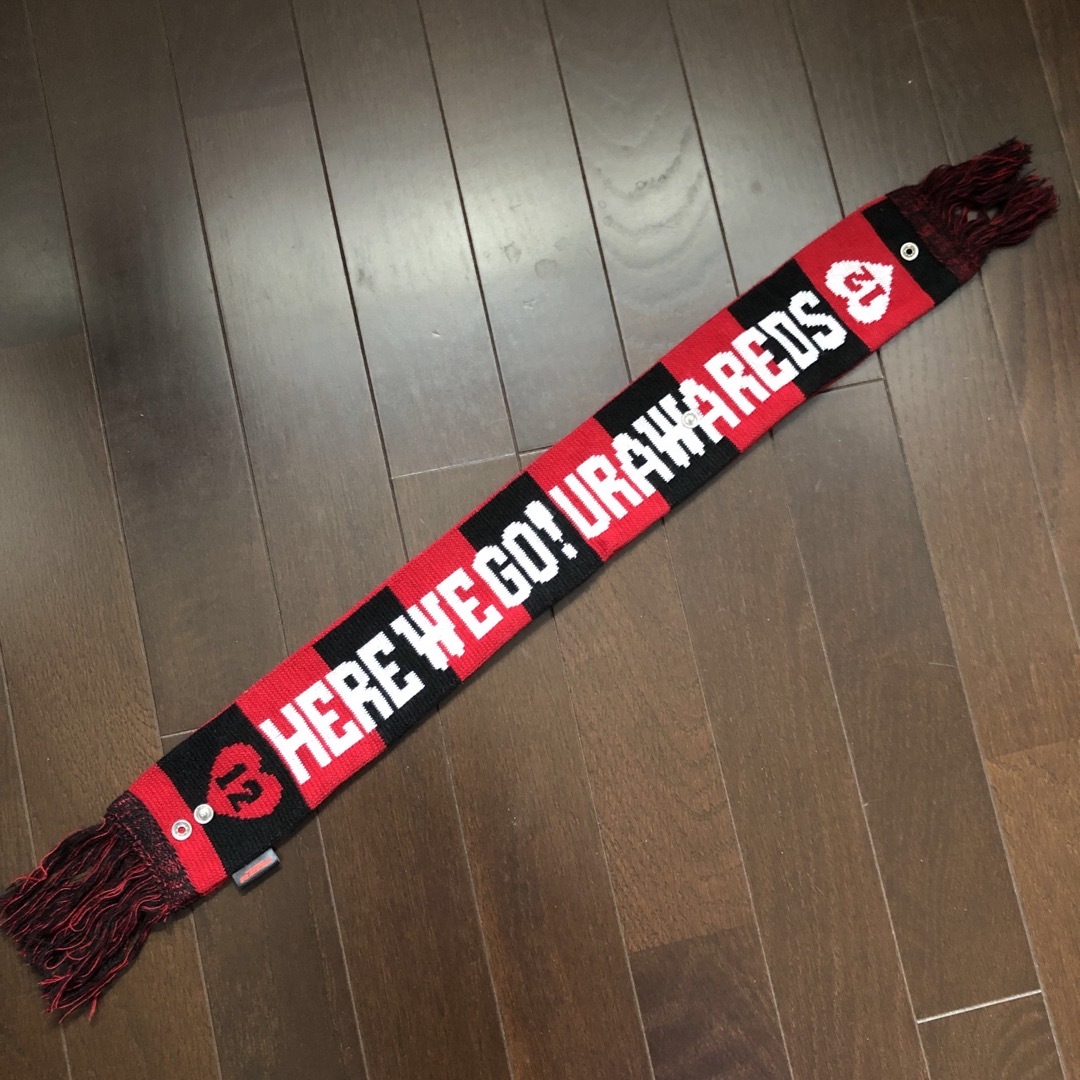 浦和レッズ　マフラー スポーツ/アウトドアのサッカー/フットサル(応援グッズ)の商品写真