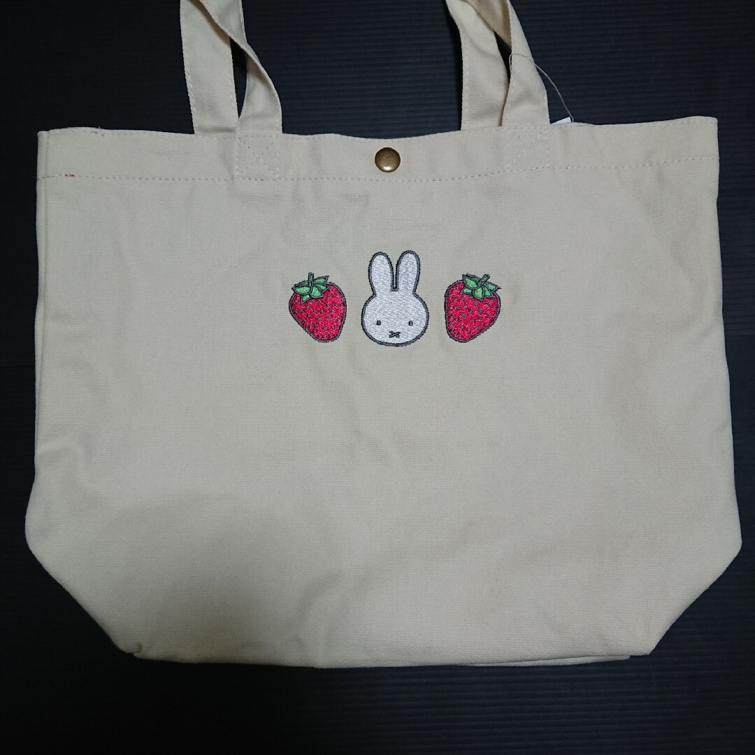 miffy(ミッフィー)のしまむら ミッフィー 刺繍 トートバッグ いちご レディースのバッグ(トートバッグ)の商品写真