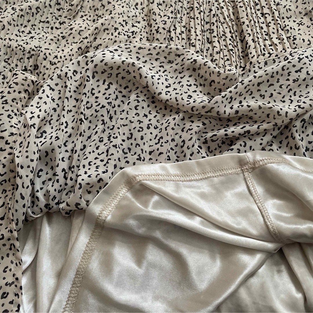 豹柄　ロングスカート　Mサイズ　ヒョウ柄　プリーツ レディースのスカート(ロングスカート)の商品写真