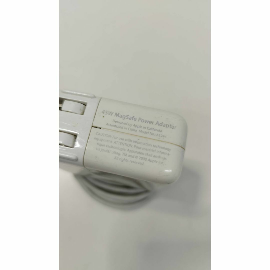 Apple(アップル)のApple 45W MagSafe Power Adapter (A1244) スマホ/家電/カメラのPC/タブレット(PC周辺機器)の商品写真