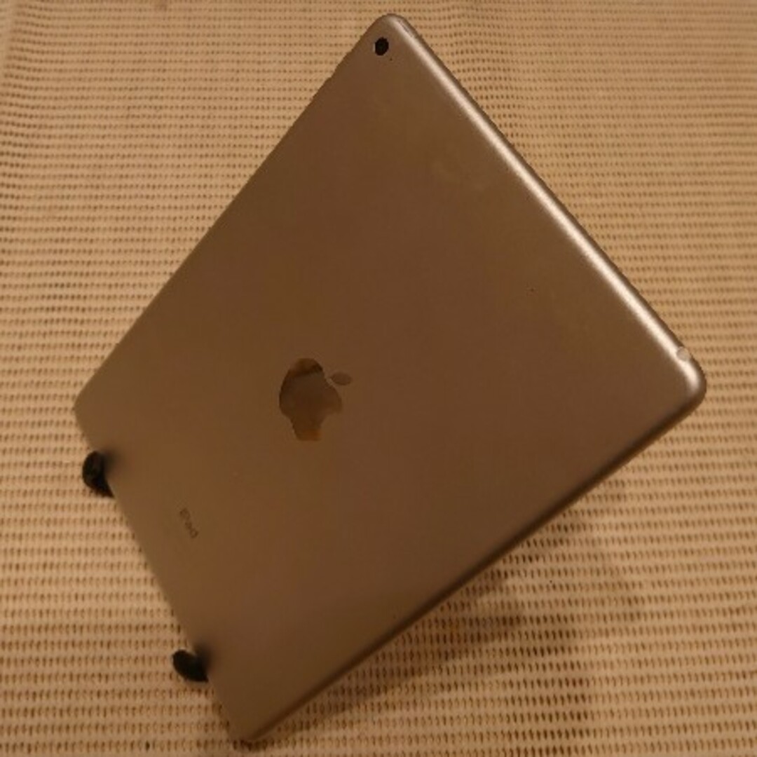 iPad - 2HG5F 完動品美品iPad Air2(A1566)本体32GBシルバー送料込の
